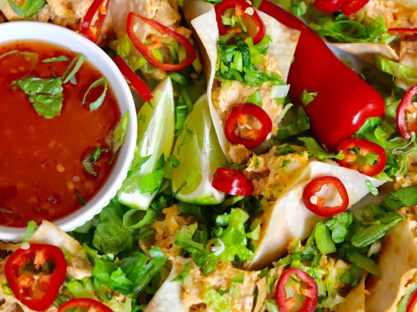 Hot Chicken Dip Tacos from @sliceofjess