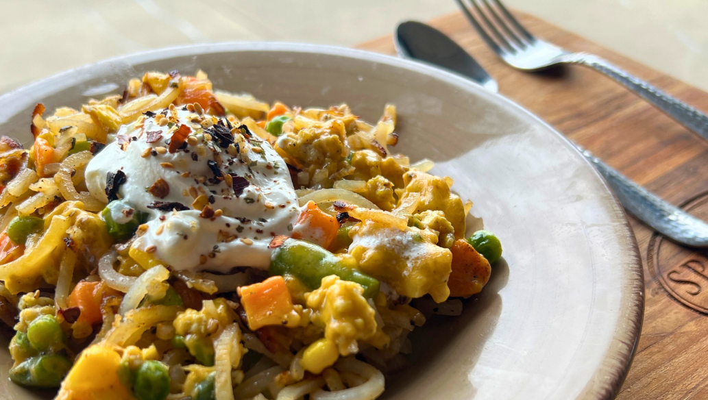 Loaded ground chicken hashbrowns with mixed vegetables, melted cheese, and a dollop of sour cream.